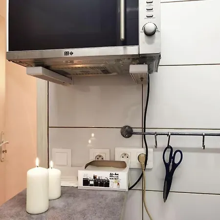 Apartmán Calm With Inner Yard 900m To Galerie Lafayette N9-3 *